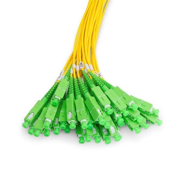 Multi-core fiber optic patch cord splicing
