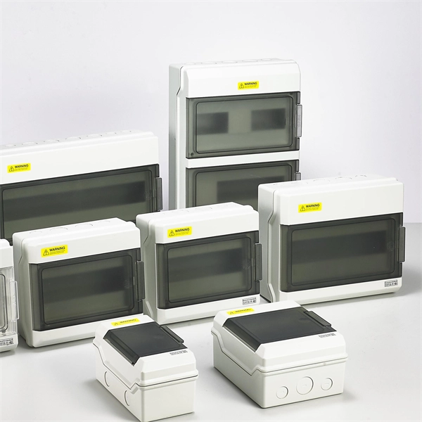 Intelligent energy storage cabinets with low loss are used for data center interconnection